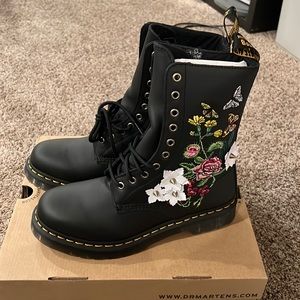 1490 Bloom black Nappa Leather Dr. Martens Boots